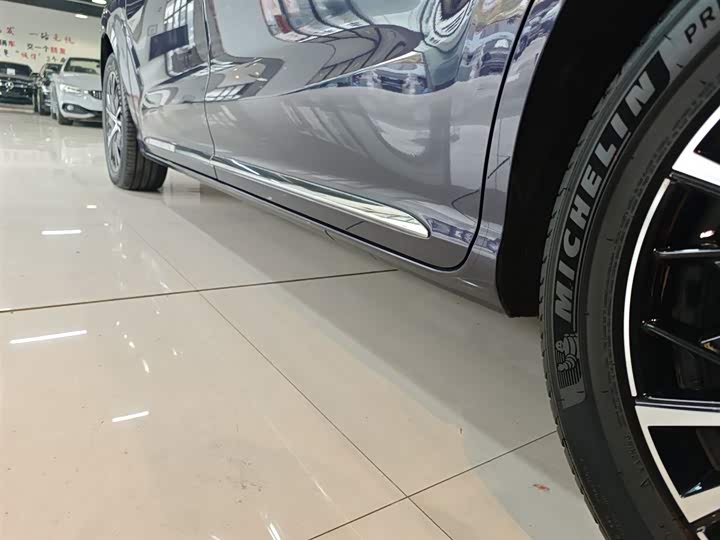 Фото 22 - Roewe iMax 8