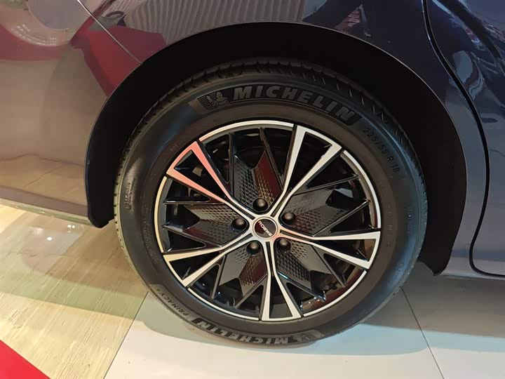 Фото 26 - Roewe iMax 8