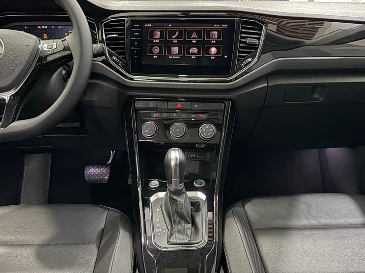 Фото 10 - Volkswagen T-Roc