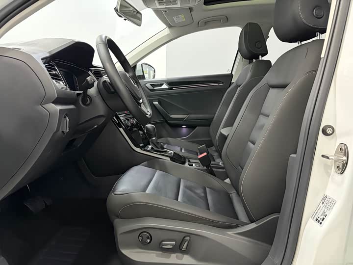 Фото 4 - Volkswagen T-Roc