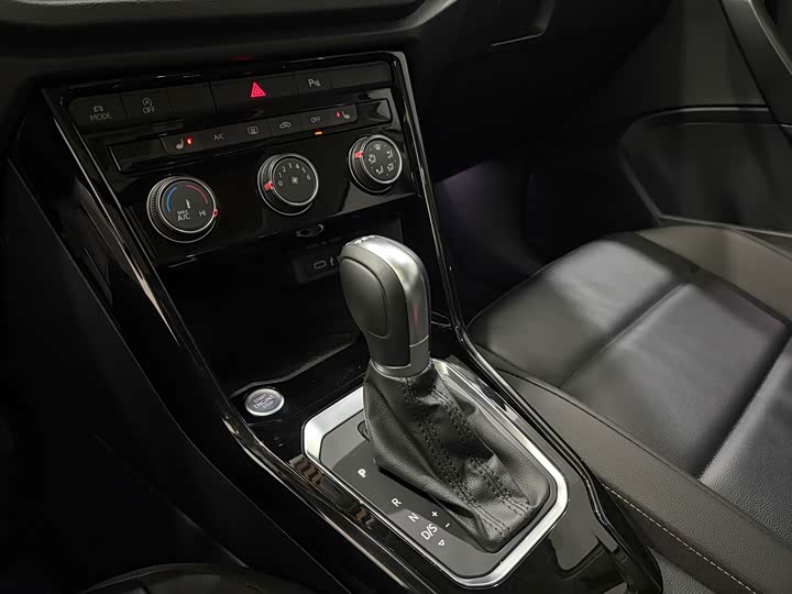 Фото 7 - Volkswagen T-Roc