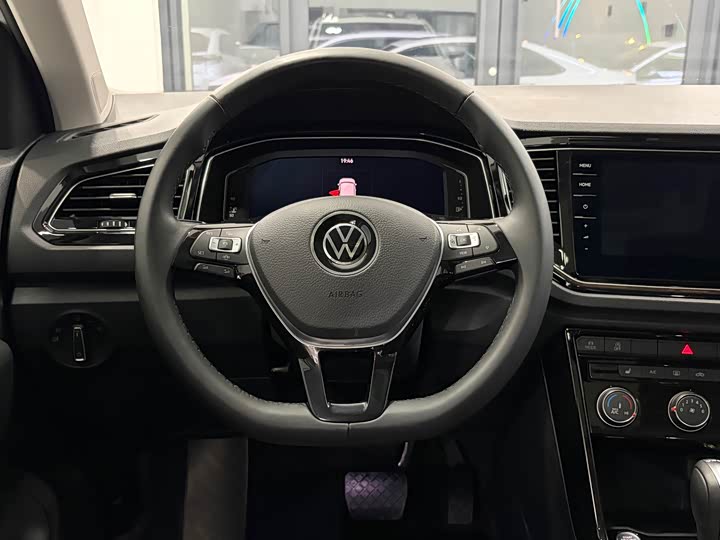 Фото 8 - Volkswagen T-Roc