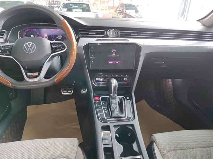 Фото 13 - Volkswagen Magotan