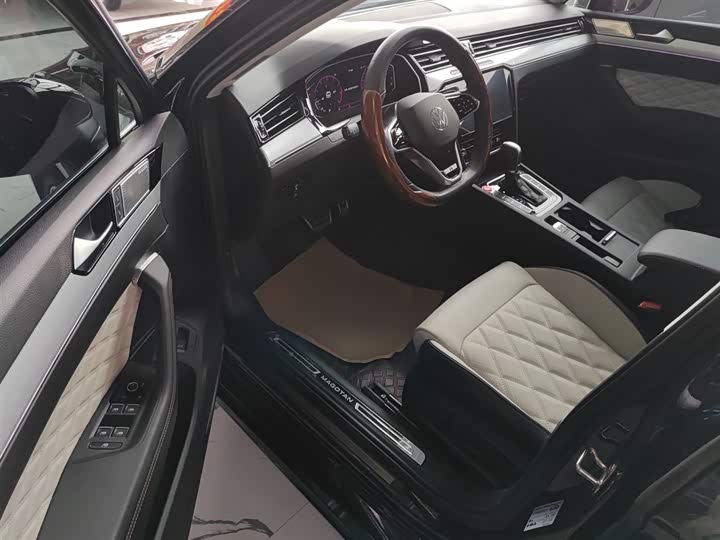 Фото 16 - Volkswagen Magotan