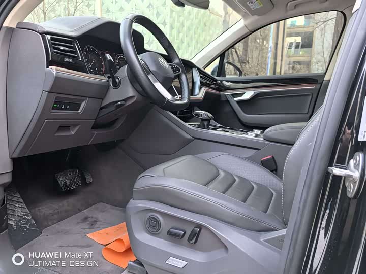 Фото 4 - Volkswagen Touareg