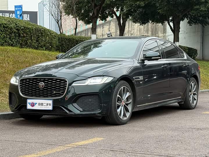 Фото 1 - Jaguar XF L