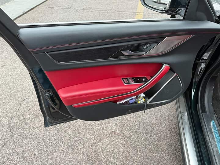 Фото 6 - Jaguar XF L