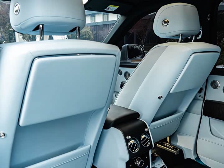 Фото 13 - Rolls-Royce Cullinan