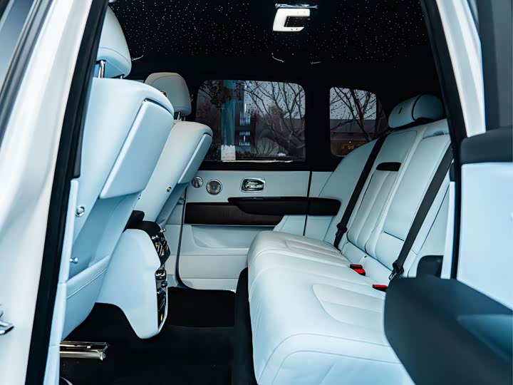 Фото 16 - Rolls-Royce Cullinan