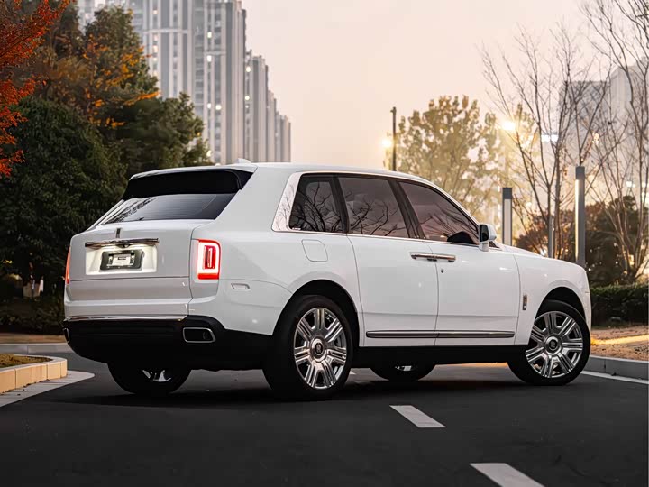 Фото 5 - Rolls-Royce Cullinan