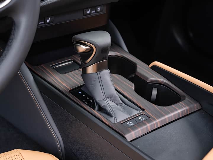 Фото 15 - Lexus ES