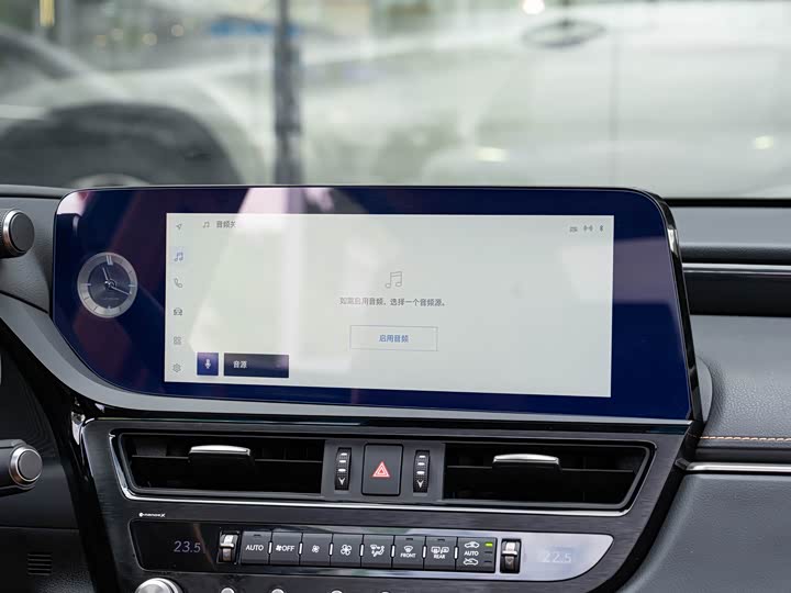 Фото 16 - Lexus ES