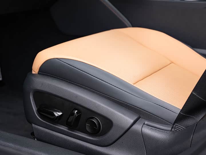 Фото 20 - Lexus ES