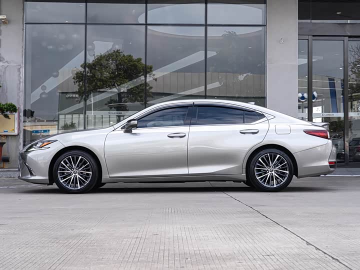 Фото 4 - Lexus ES