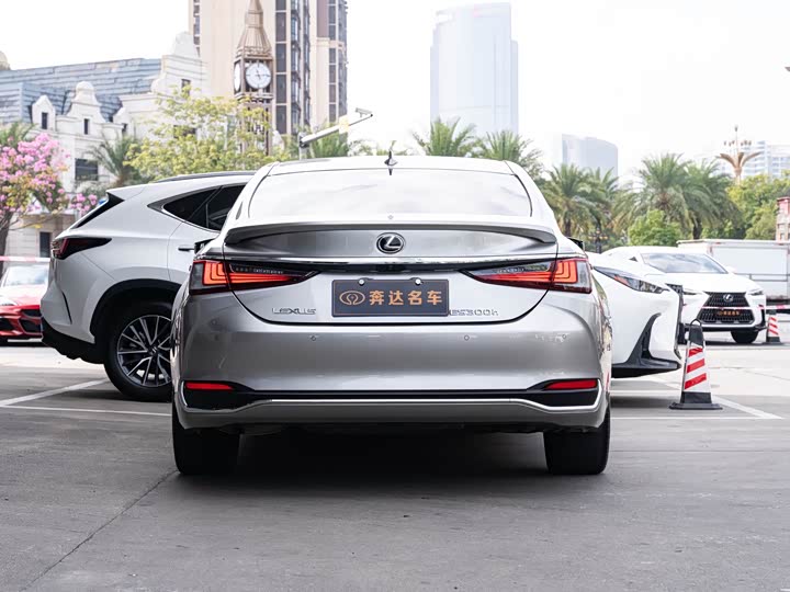 Фото 5 - Lexus ES