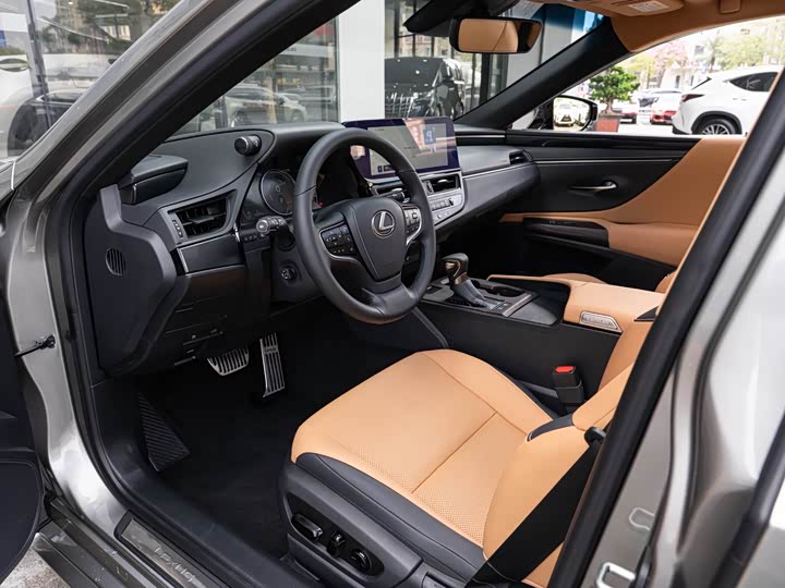 Фото 9 - Lexus ES