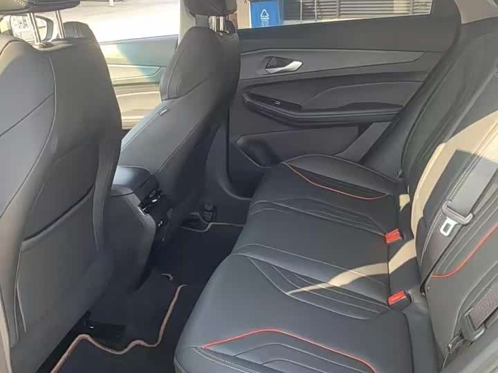 Фото 12 - Geely Binrui