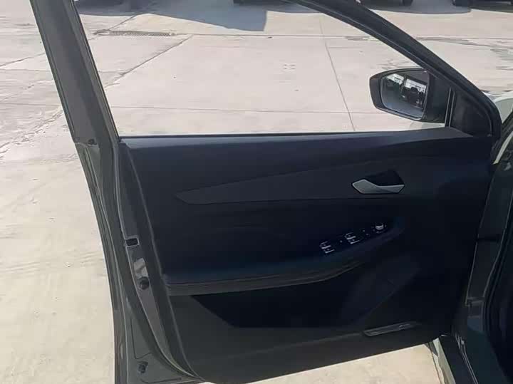 Фото 5 - Geely Binrui