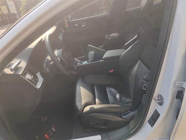 Фото 15 - Volvo S60