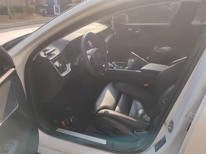 Фото 16 - Volvo S60