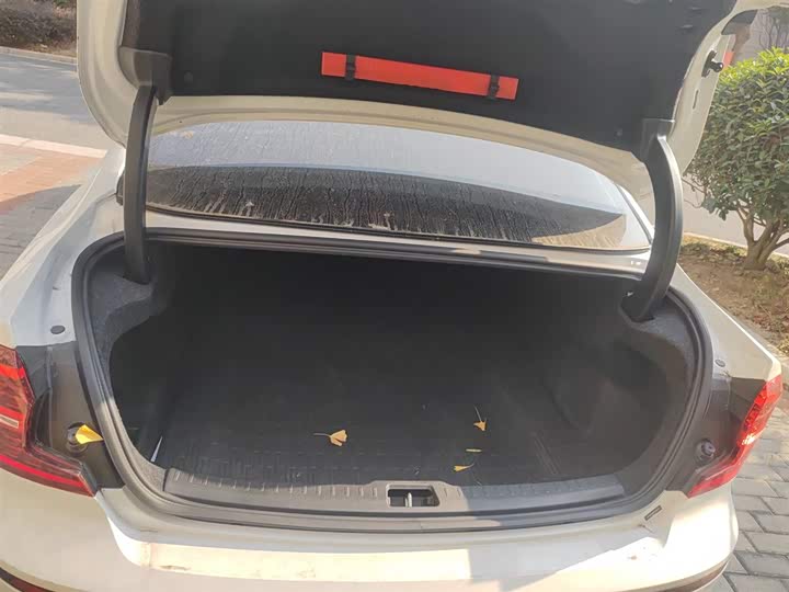 Фото 19 - Volvo S60