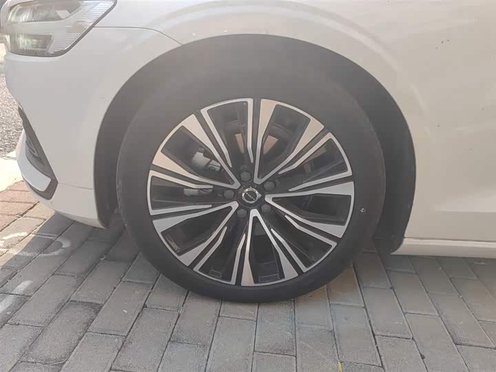 Фото 23 - Volvo S60