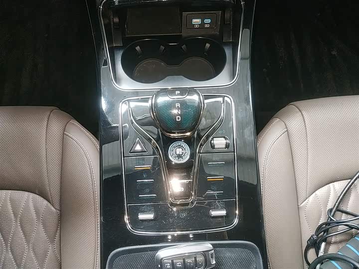 Фото 14 - BYD Han