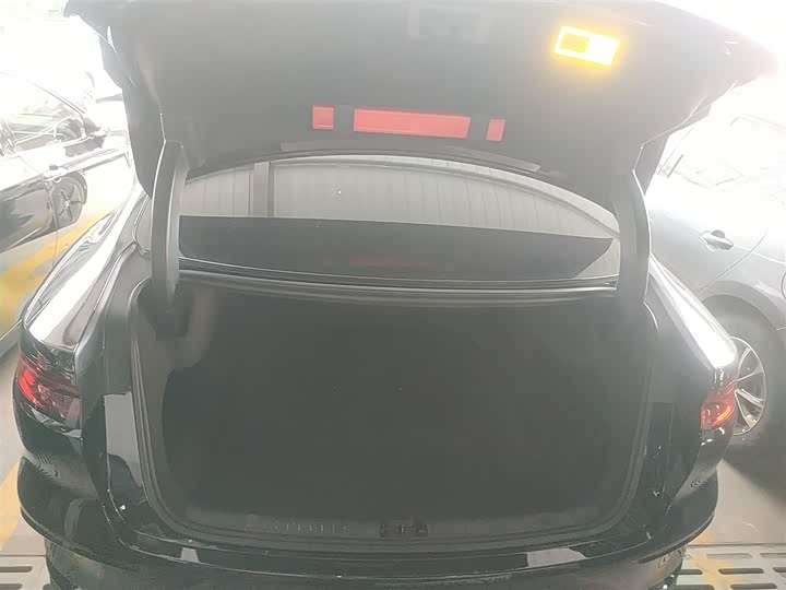 Фото 19 - BYD Han