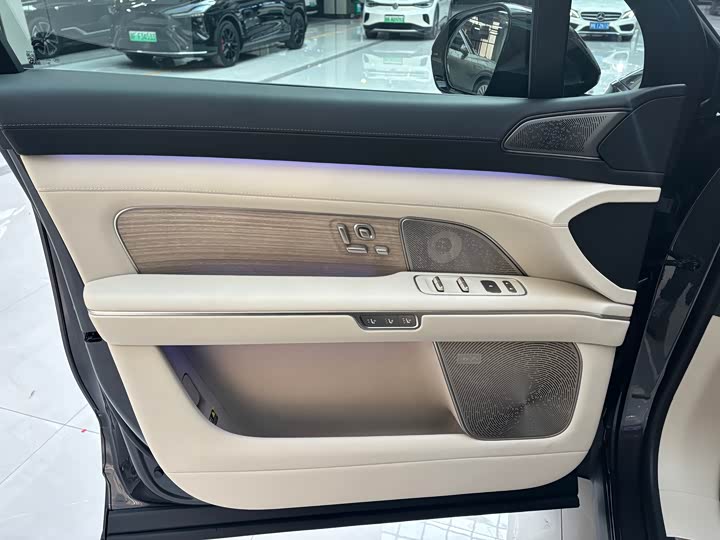 Фото 15 - Nio ES8