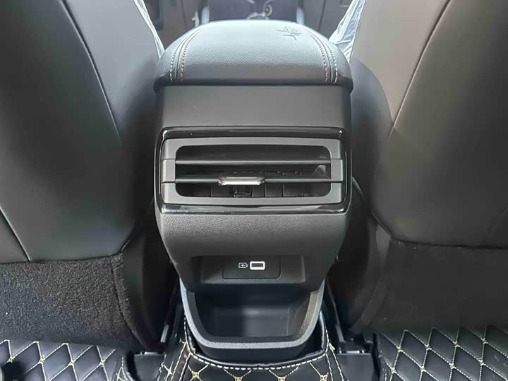 Фото 18 - Geely Emgrand GS