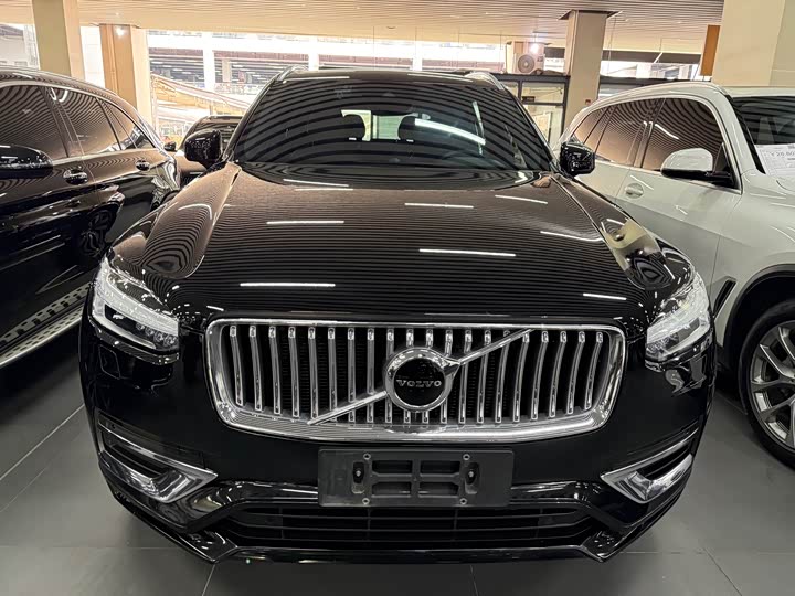 Фото 1 - Volvo XC90