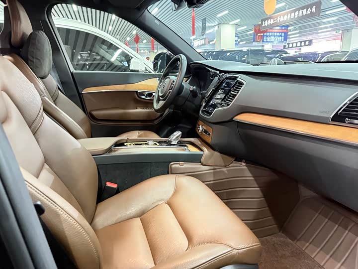 Фото 14 - Volvo XC90