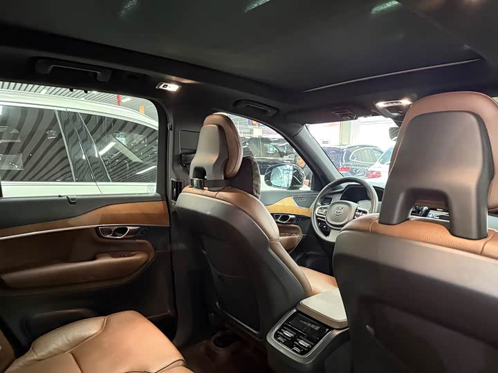 Фото 15 - Volvo XC90