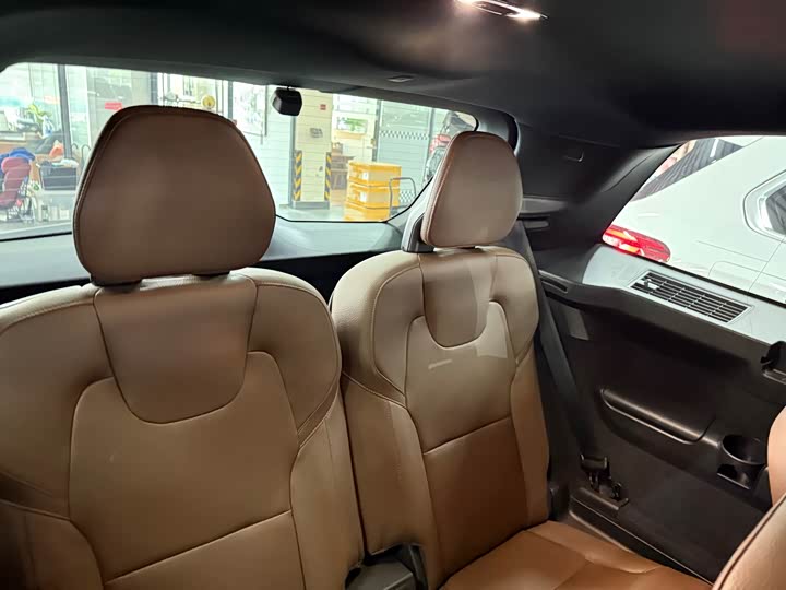 Фото 16 - Volvo XC90