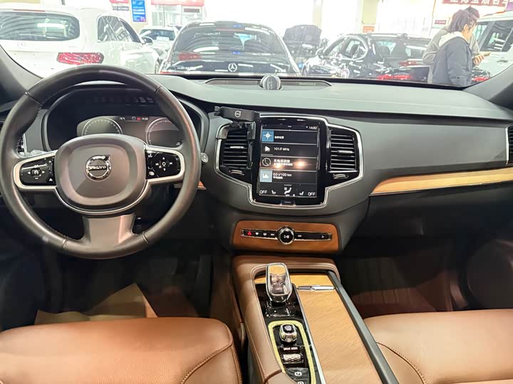 Фото 5 - Volvo XC90