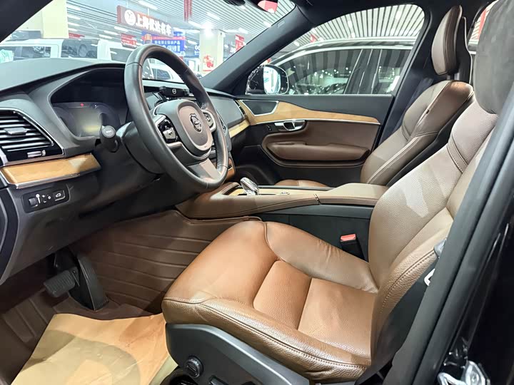 Фото 6 - Volvo XC90