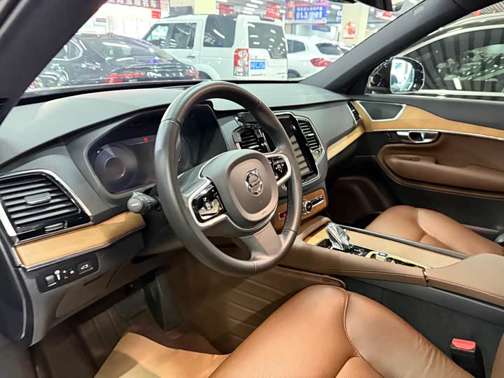 Фото 7 - Volvo XC90