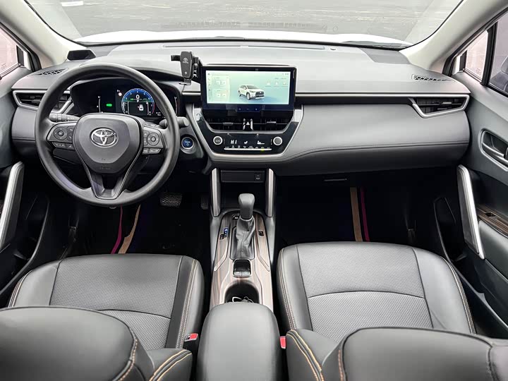 Фото 8 - Toyota Corolla Cross