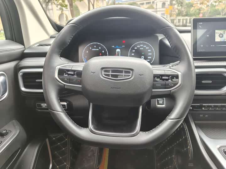 Фото 10 - Geely Okavango