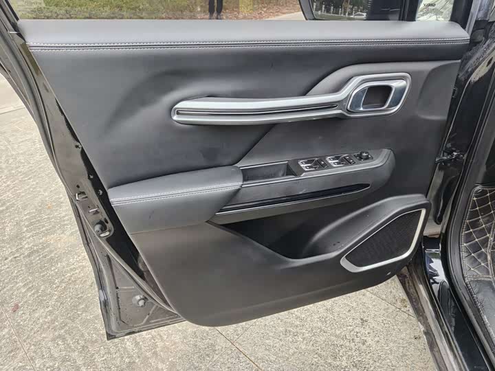 Фото 4 - Geely Okavango