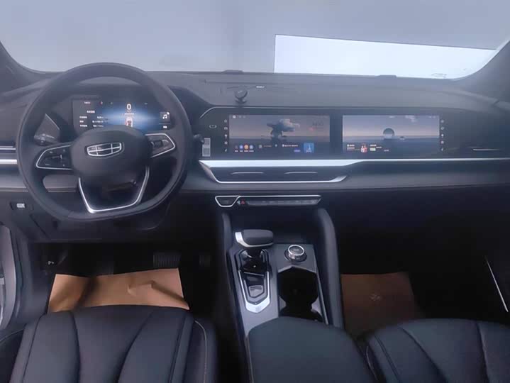 Фото 12 - Geely Monjaro