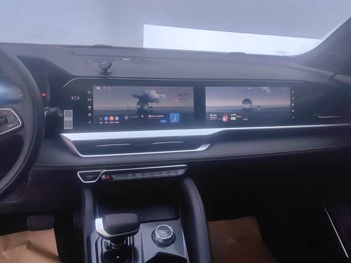 Фото 13 - Geely Monjaro