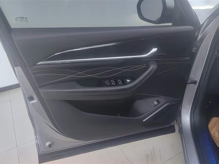 Фото 7 - Geely Monjaro