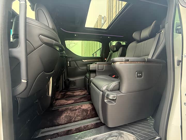 Фото 6 - Toyota Vellfire