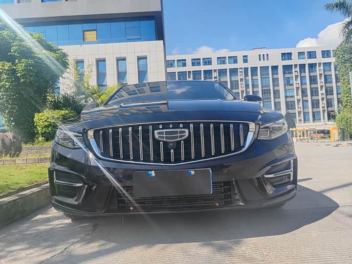 Фото 2 - Geely Preface