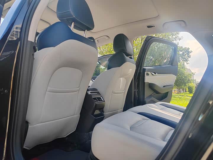 Фото 6 - Geely Preface