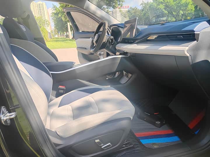 Фото 8 - Geely Preface