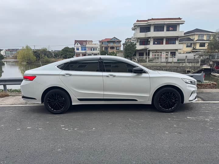 Фото 4 - Geely Emgrand GT