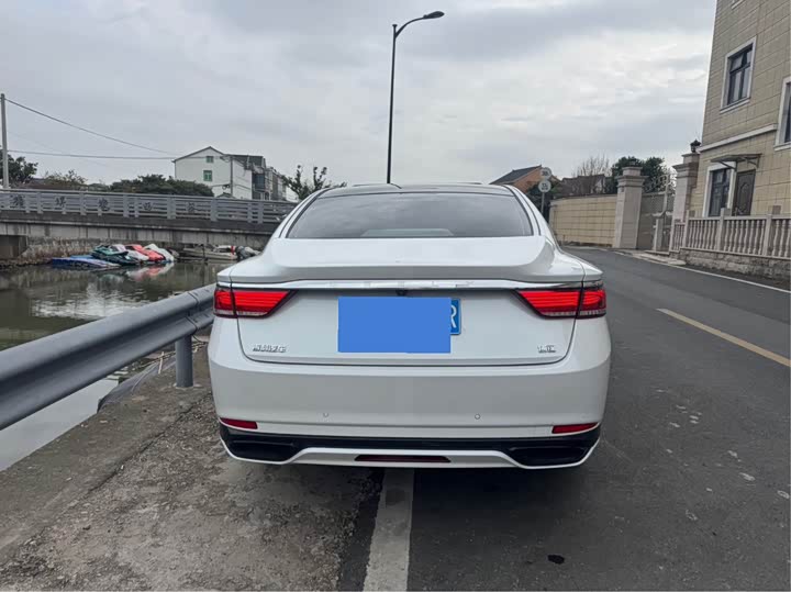 Фото 9 - Geely Emgrand GT