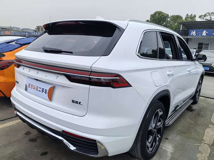 Фото 14 - Geely Monjaro